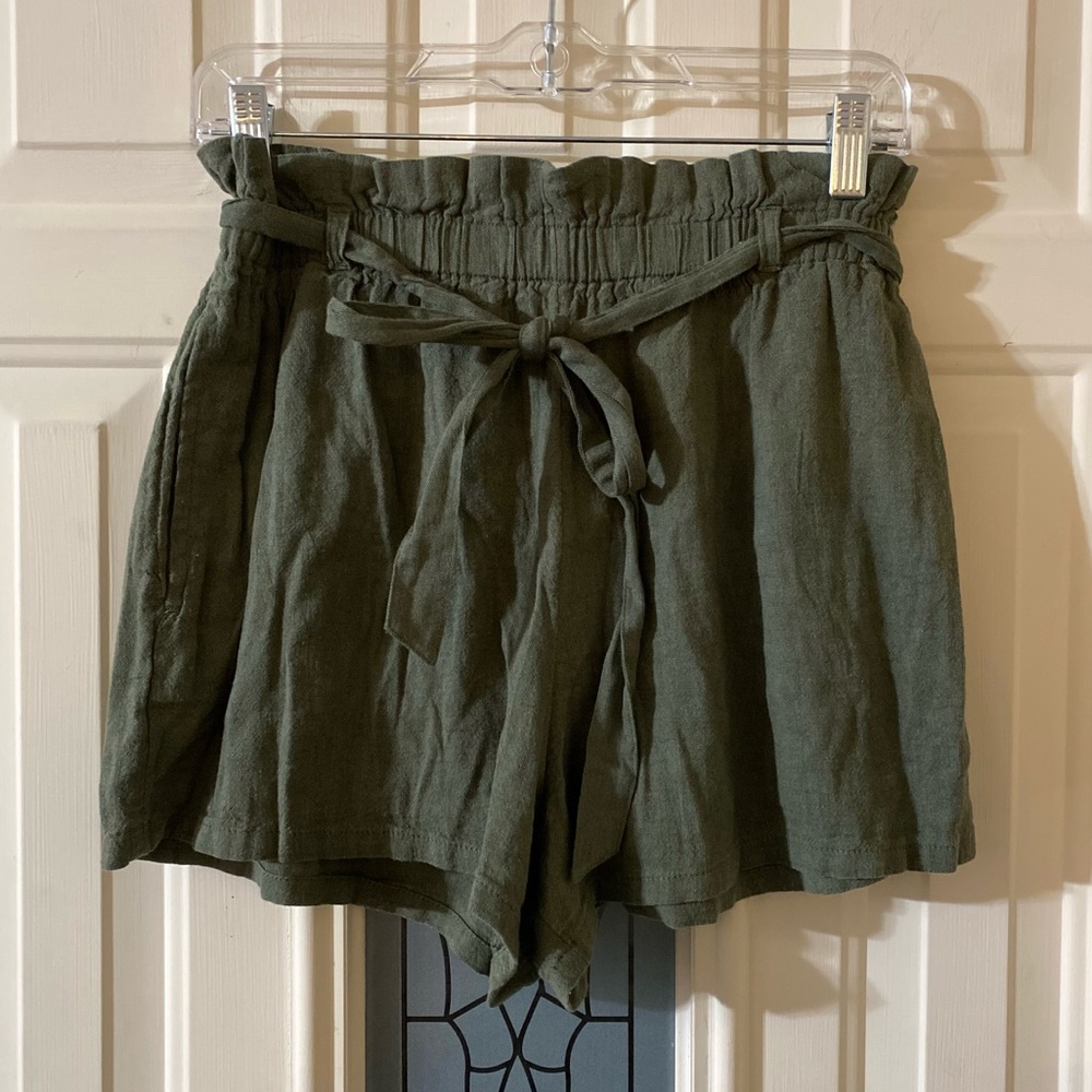 3/$18 Hollister Army Green Shorts Belted Size Medium Ultra High Rise Pull On
